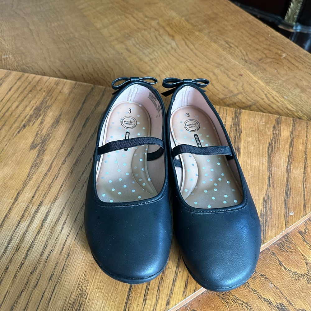 Black slip on shoes - Picture 2 of 9